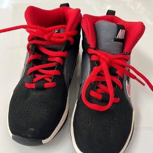 Nike boys shoes , still great condition size 13C little kids